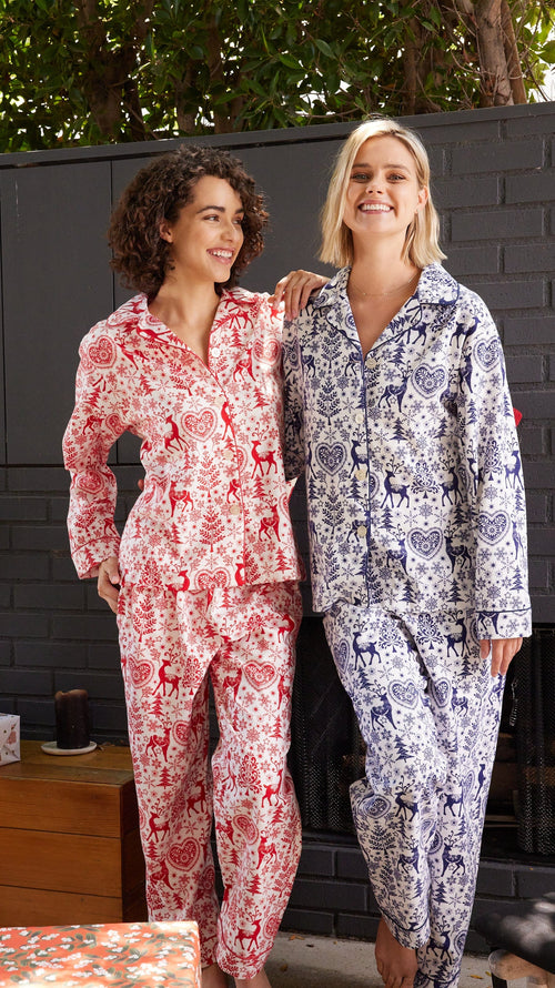 Holly print pajamas sale